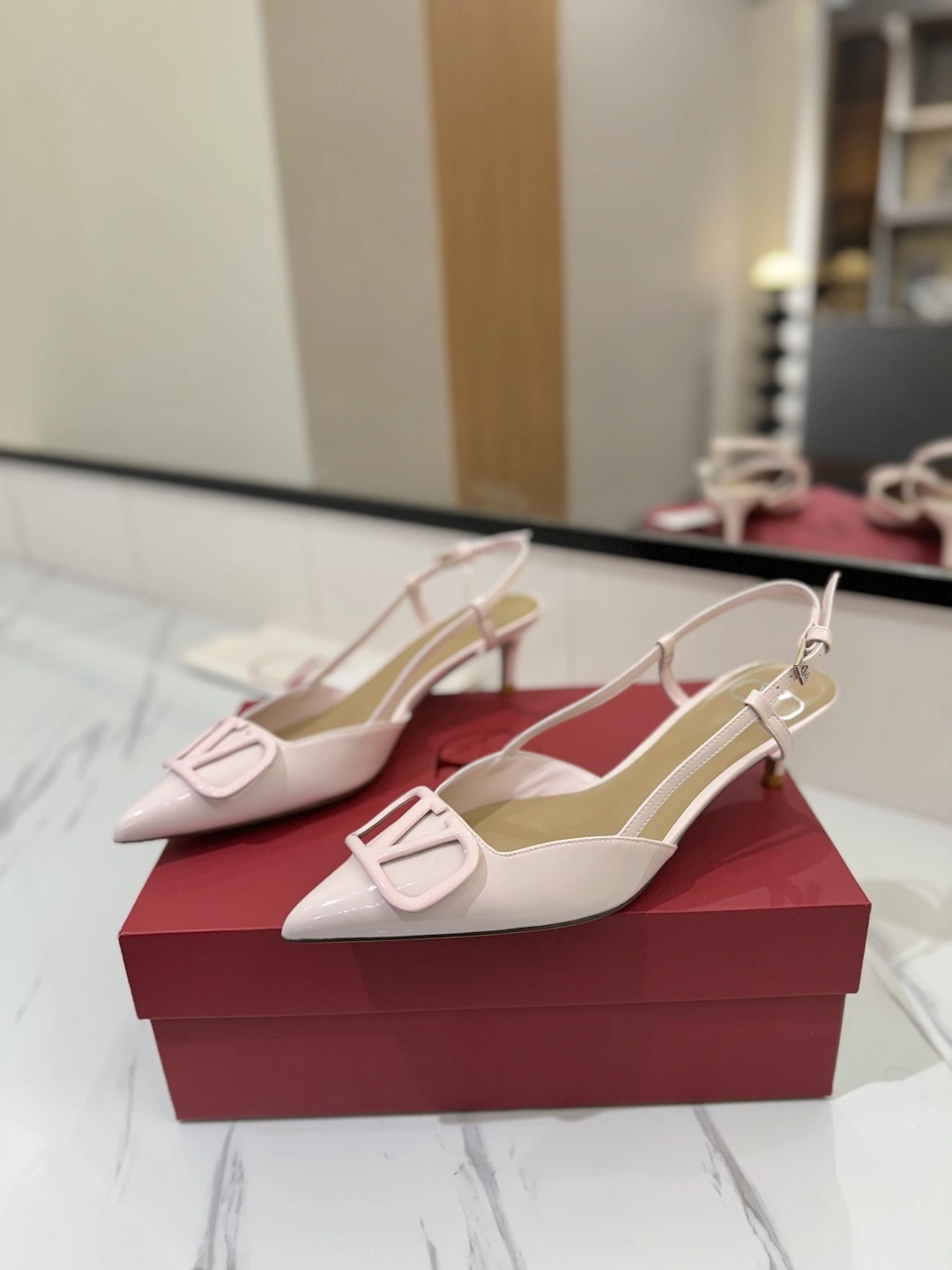 COCO-- V1859ti9o WS0Q70TMKW34PINK goatskin VLogo Signature Heel height：4.5CM item:E-X138C3001